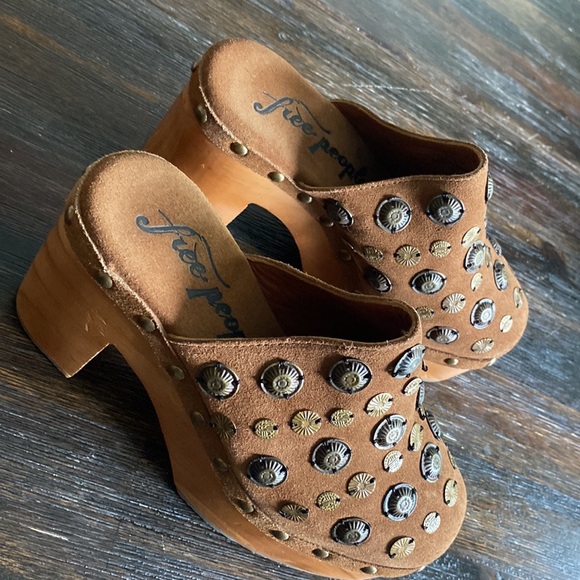 COPY - **FREE PEOPLE** NWT Claudia Clogs - Picture 4 of 8